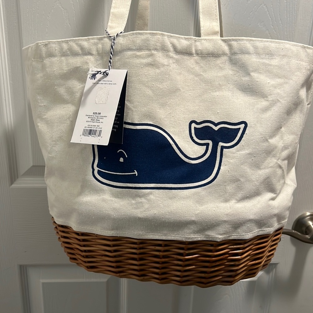Vineyard vines for target beach bag